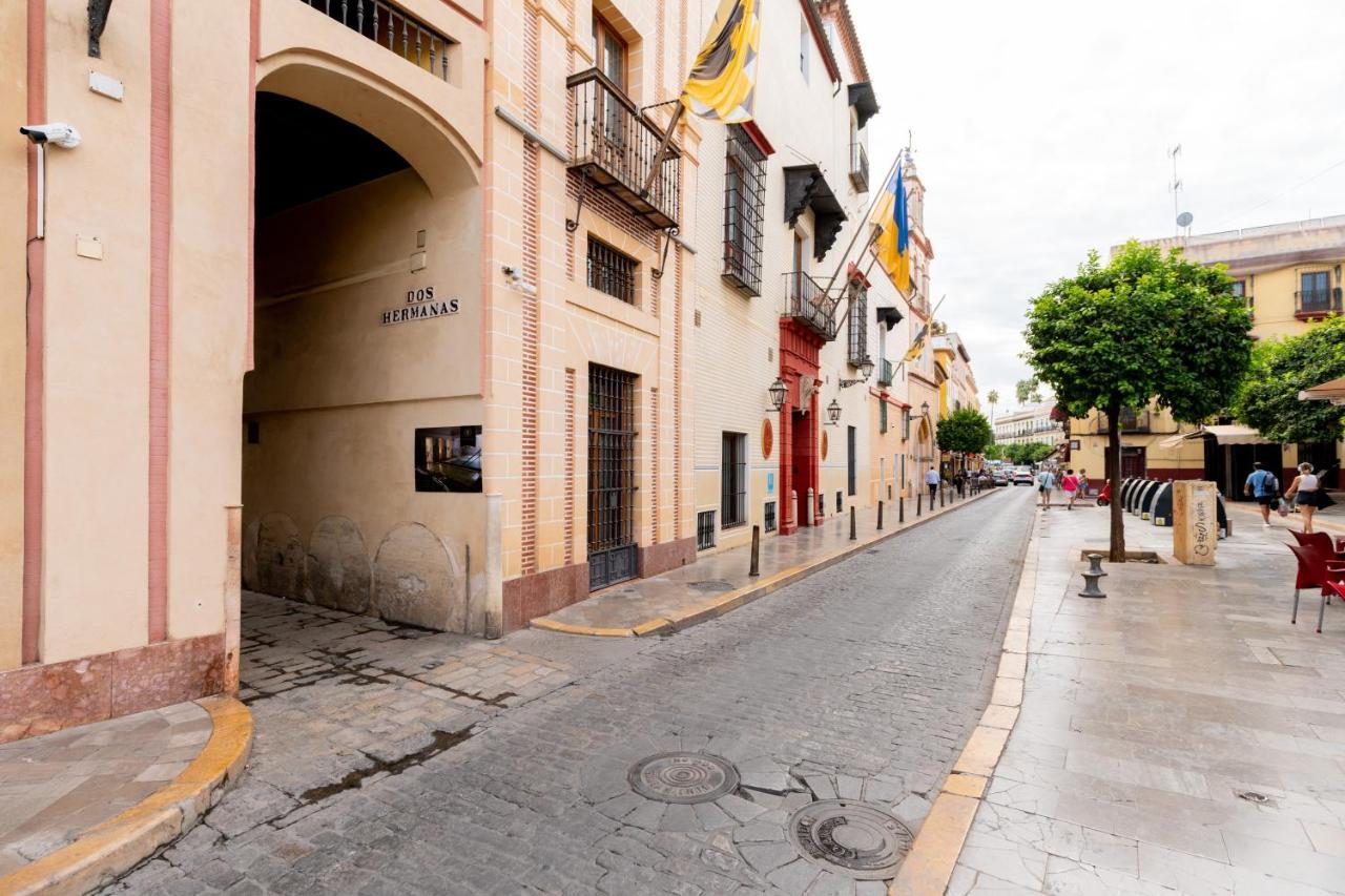 Bonito Callejon En La Juderia By Thegoodtourist Sevilla Exterior foto
